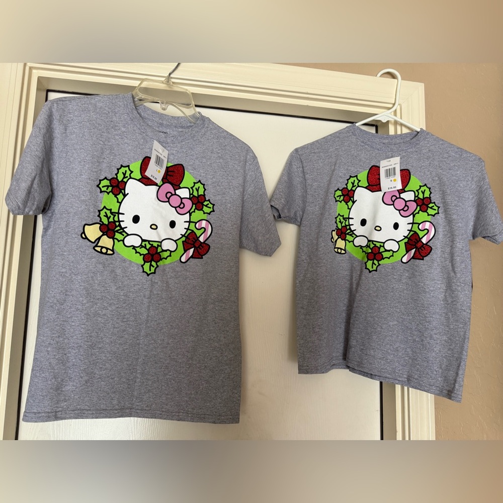 Hello Kitty Gray T-Shirt with Wreath Design